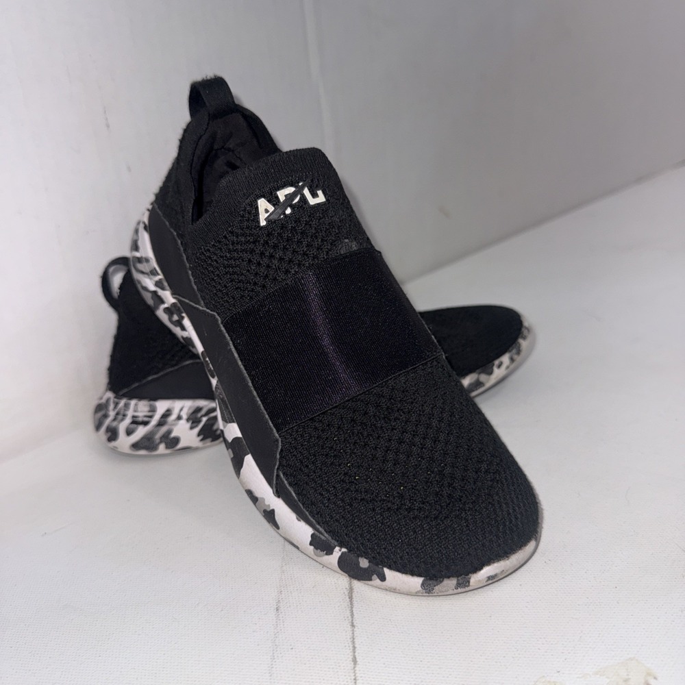 Athletic Propulsion Labs APL Techloom Bliss Size 3 Kids Black Athletic Sneaker